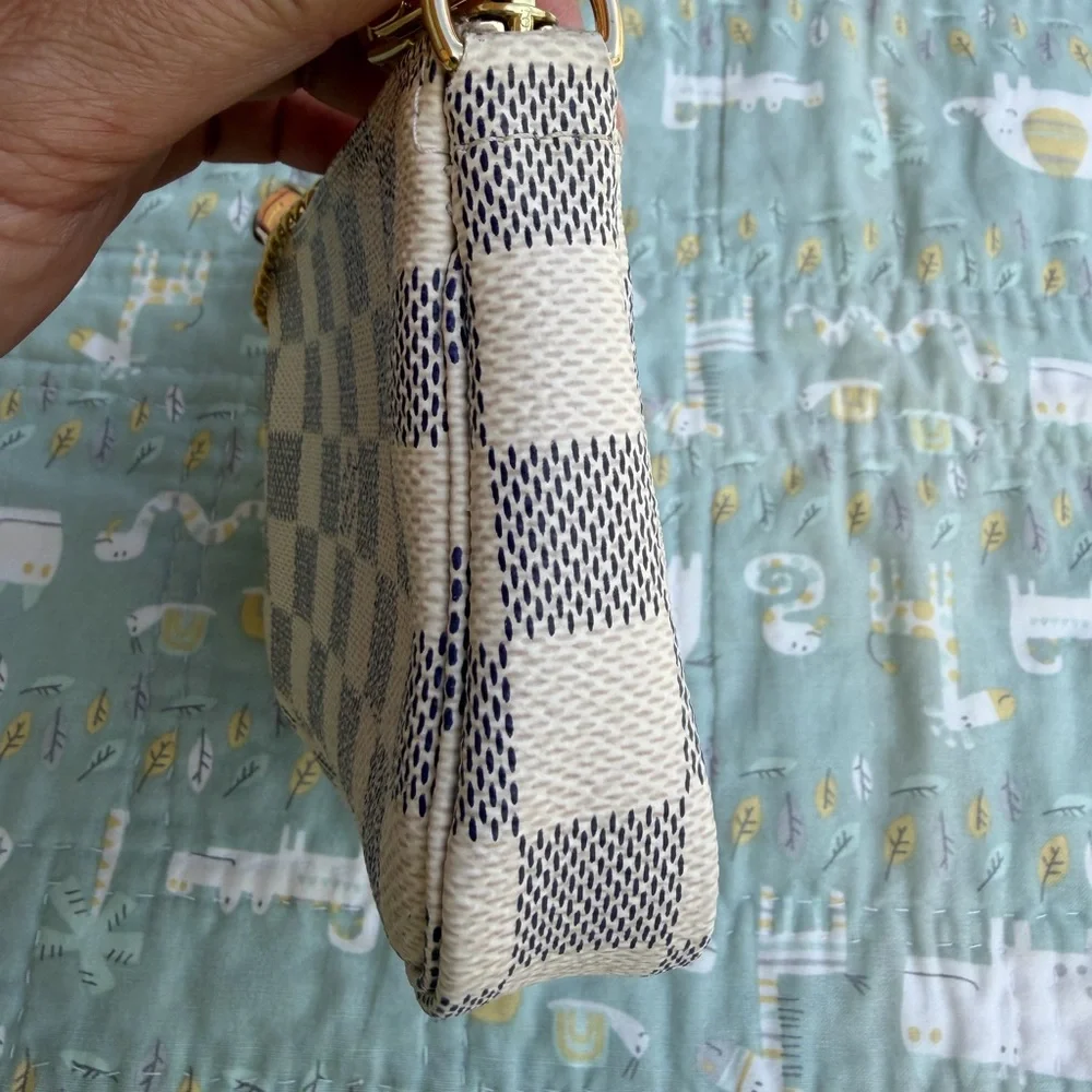 Louis Vuitton Mini Pochette Damier Azur - Picture 4 of 12